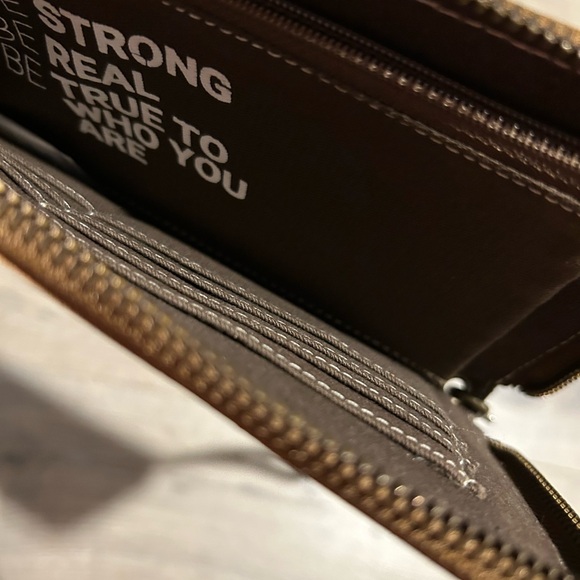 STS Ranchwear Bentley Flaxen Roam Metallic Leather Wristlet Wallet - Picture 5 of 11